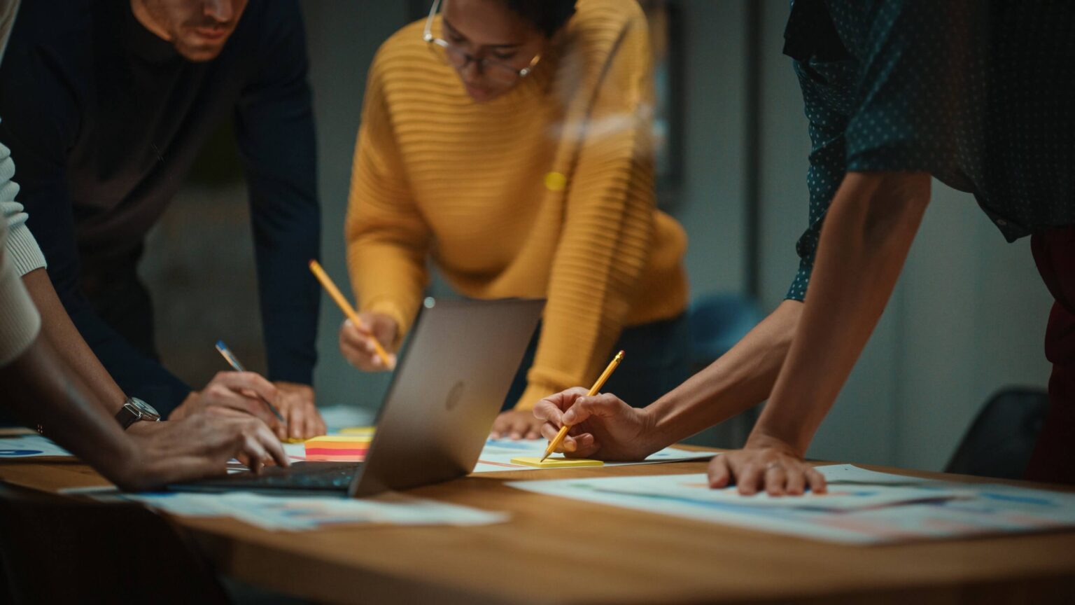 Virtual team working together